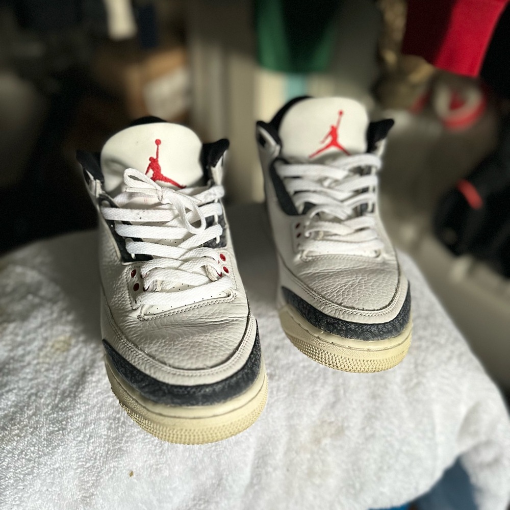 Nike White and Black Sneakers with Red Accents